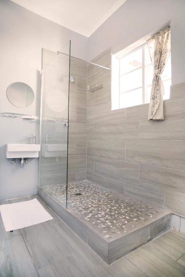 Moy Guesthouse & Backpackers Cape Town Exterior photo